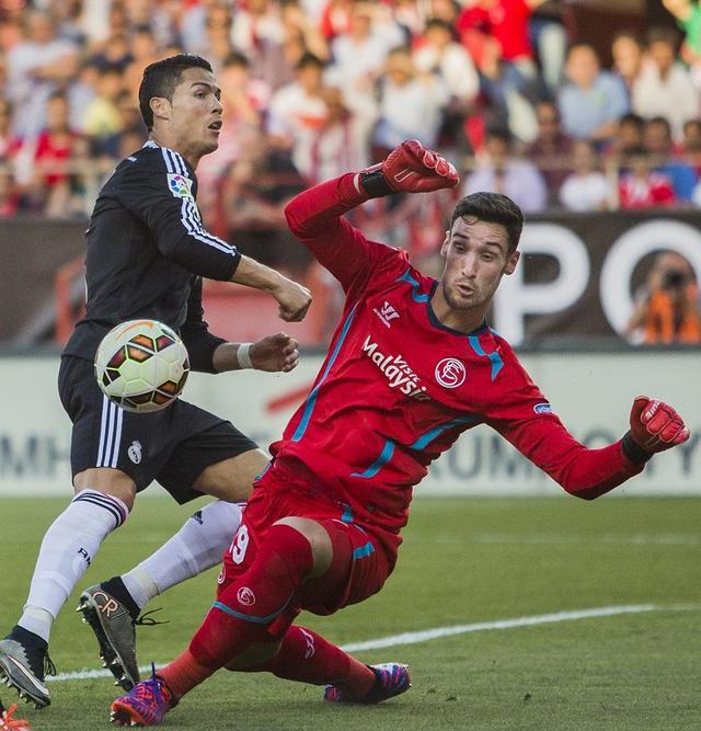 埃瓦尔主场大胜，登顶战绩榜