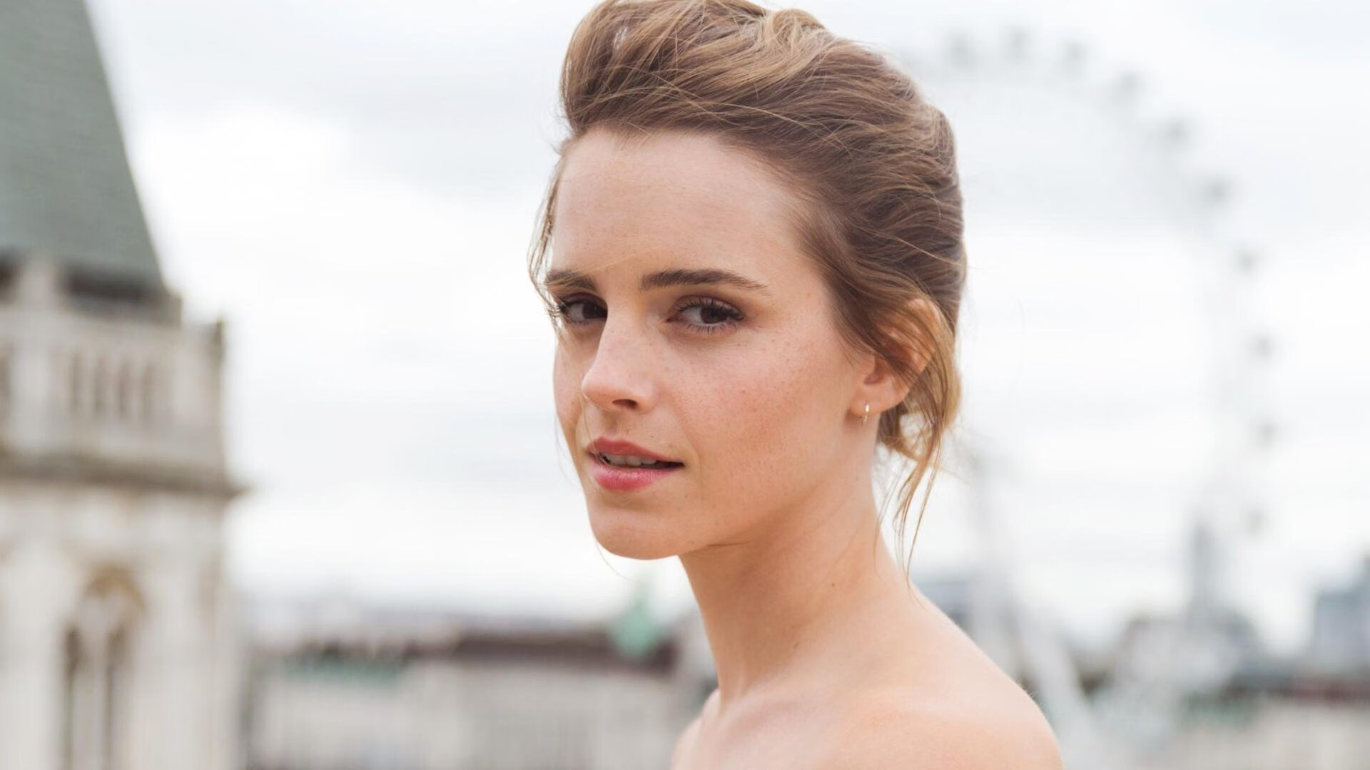 绿茵场的战术美学与篮球馆的火力压制,双城记