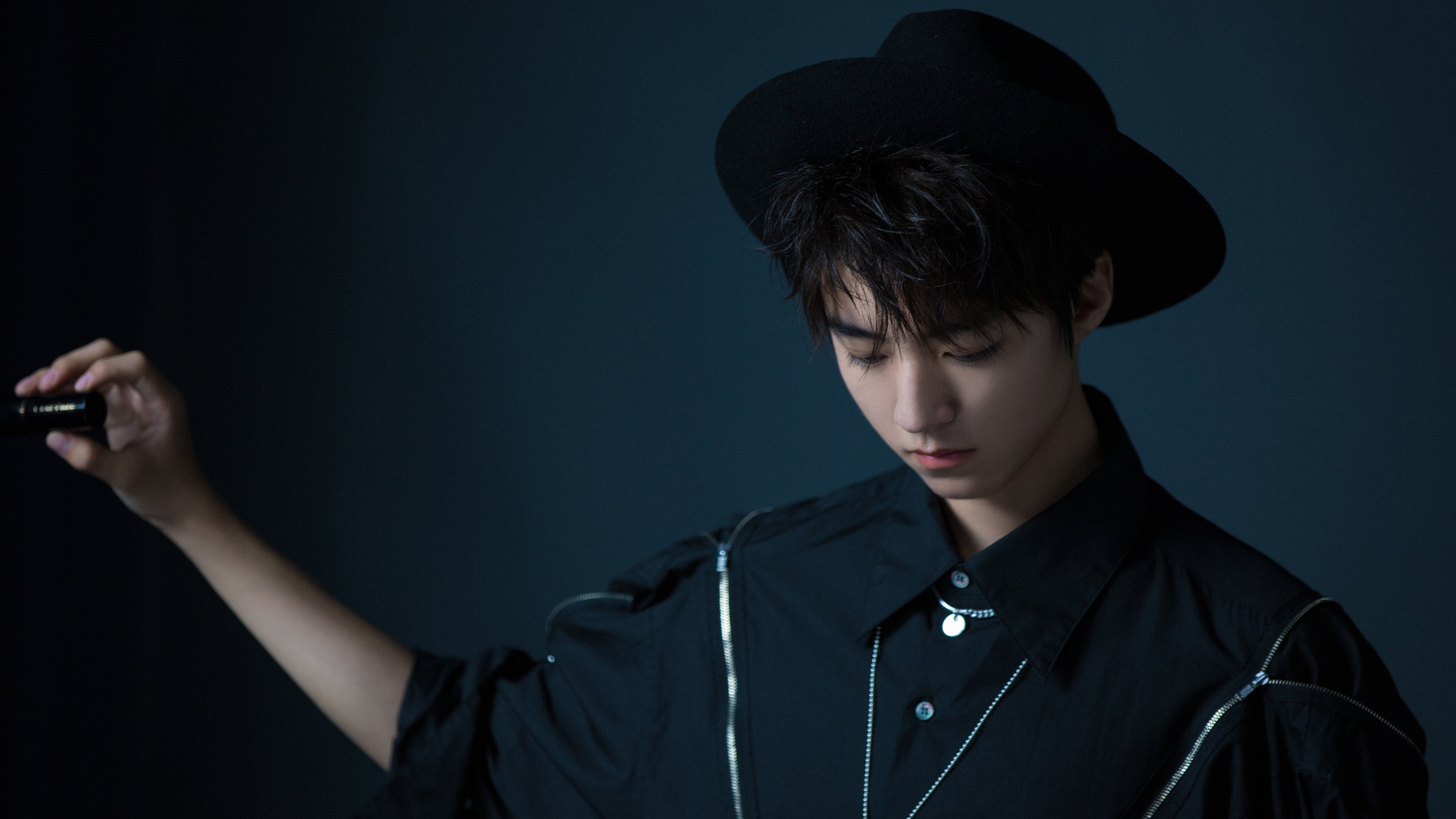 子夜极速，萨卡在钢铁迷宫中谱写的冠军诗篇